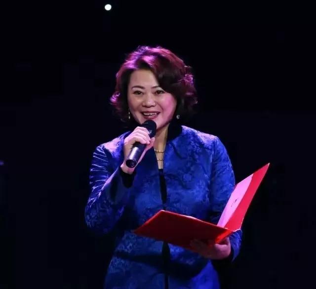 朗誦：林菲兒   重慶電視藝術家協會會員、菲兒電臺創始人，國際廣播電臺駐重慶特約主持、參與錄制中國廣播電視總臺大型文藝節目《朗讀者》等節目.jpg